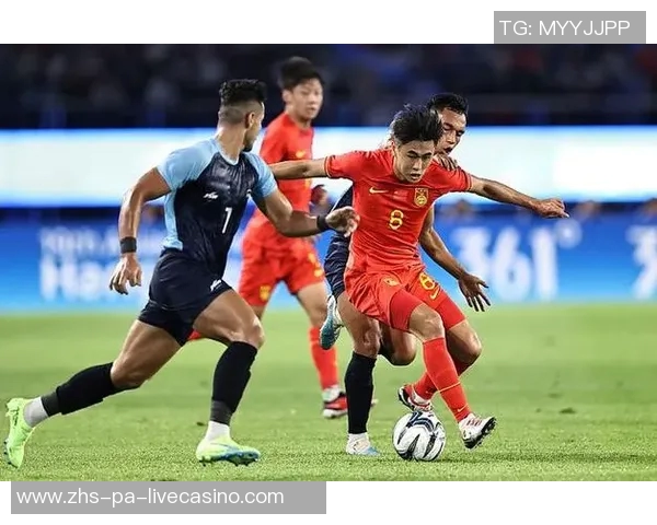 男足迎战印度队期待逆转局势争取胜利展现团队实力与拼搏精神